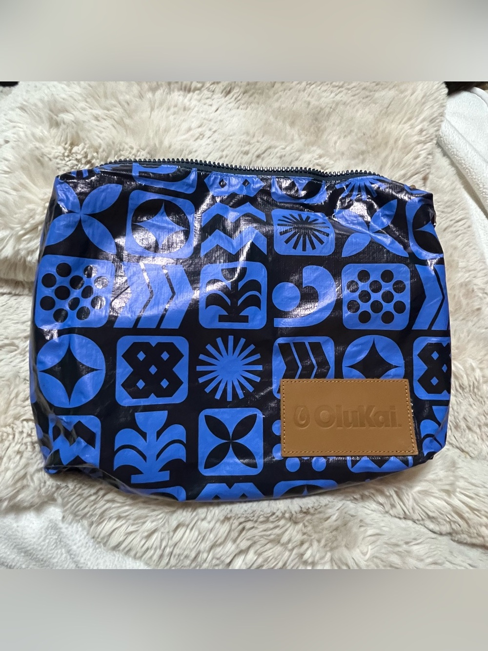 OluKai Blue & Black Geometric Cosmetic Pouch
02-12